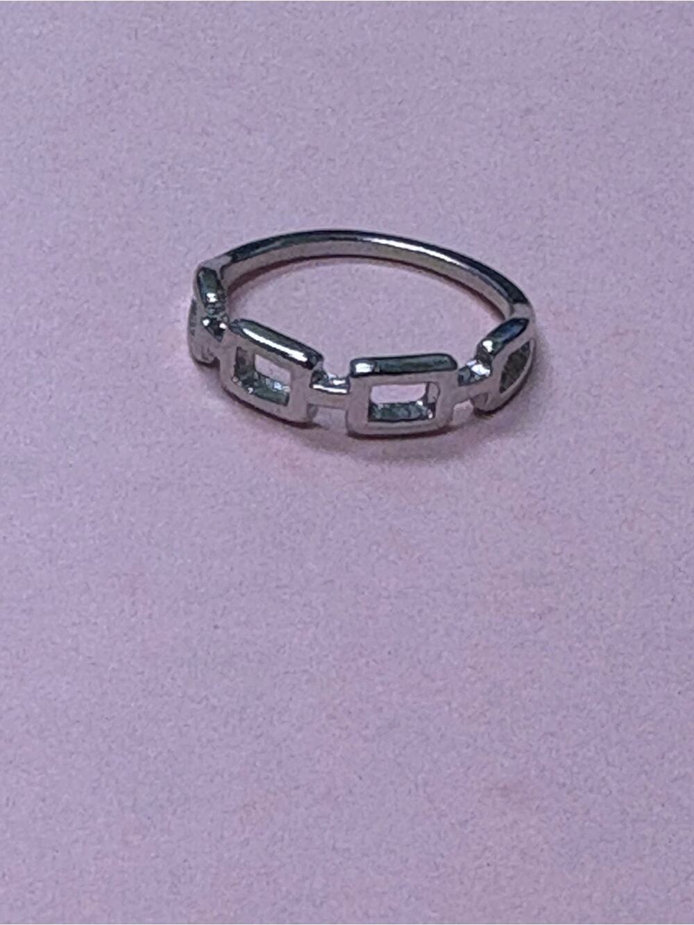 Silver Tone Geometric Link Ring – Size 8 / 18mm – NWOT ✨